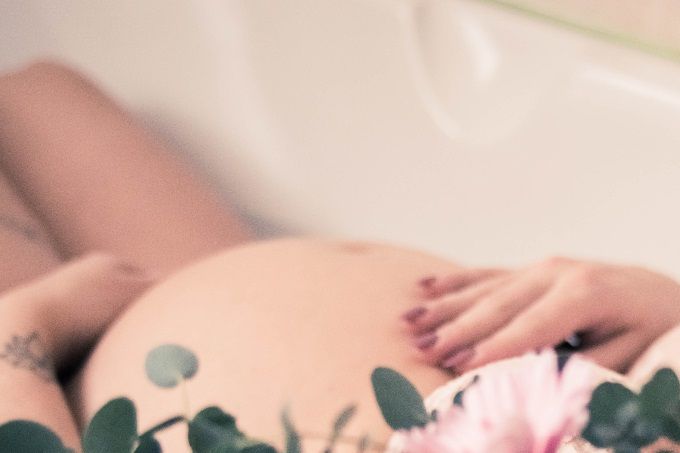 Séance grossesse bain de lait
